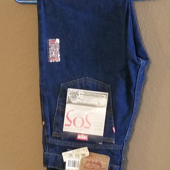 New Womens Levi's Jeans - Picture 2 of 2